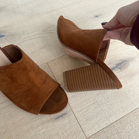 Brown heeled mules - Picture 5 of 6